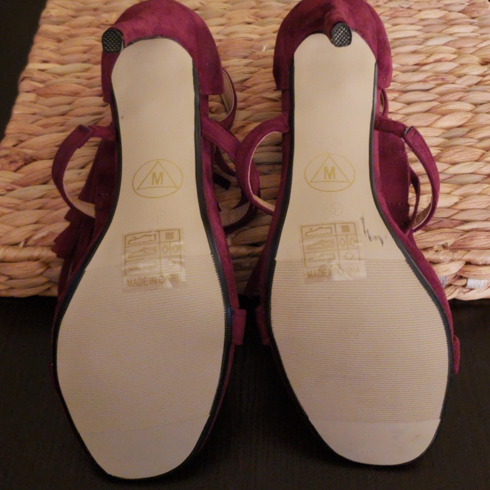 Shoes - Picture 4 of 4
